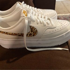 Brand New Women’s Nike sz 11